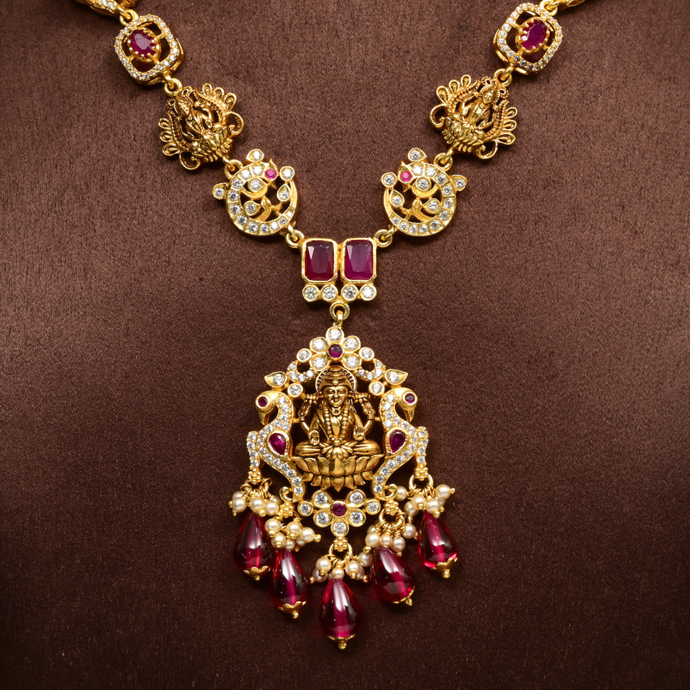 Close-up of women's traditional 92.5 silver temple navaratnam necklace with intricate heritage craftsmanship by Sri Fine Jewellery Hyderabad (https://srifinejewellery.com)