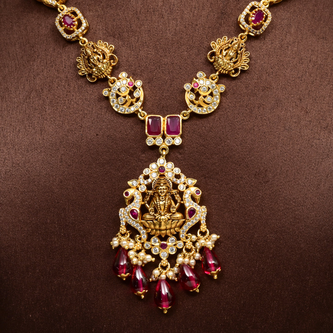 Close-up of women's traditional 92.5 silver temple navaratnam necklace with intricate heritage craftsmanship by Sri Fine Jewellery Hyderabad (https://srifinejewellery.com)