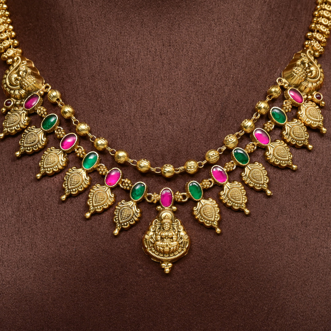 Close-up of traditional 92.5 silver temple necklace with intricate heritage craftsmanship by Sri Fine Jewellery Hyderabad (https://srifinejewellery.com)