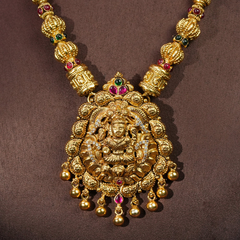 Close-up of traditional 92.5 silver temple nakshi necklace with intricate heritage craftsmanship by Sri Fine Jewellery Hyderabad (https://srifinejewellery.com)