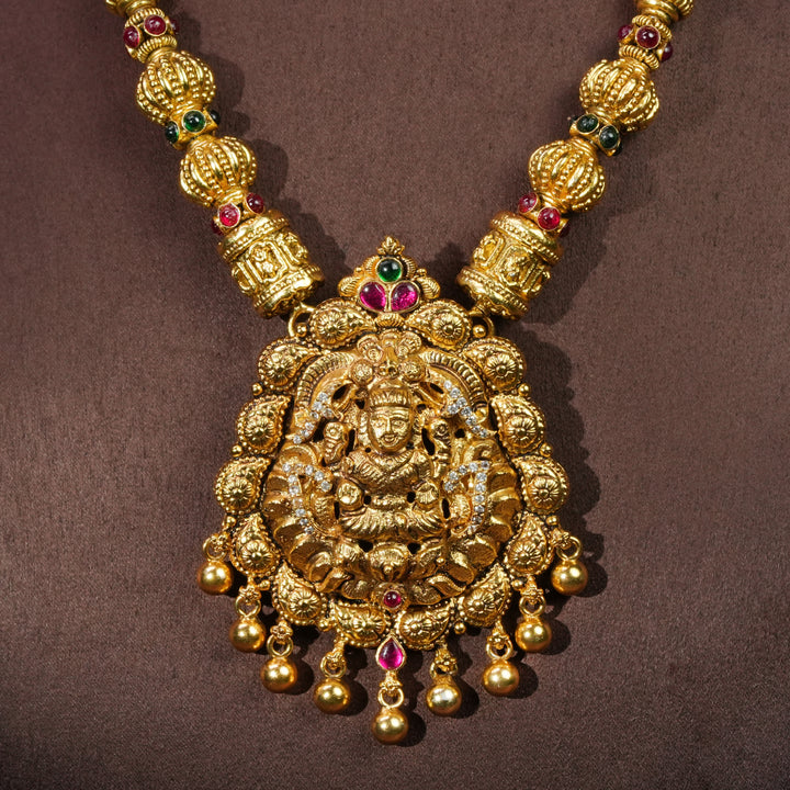 Close-up of traditional 92.5 silver temple nakshi necklace with intricate heritage craftsmanship by Sri Fine Jewellery Hyderabad (https://srifinejewellery.com)