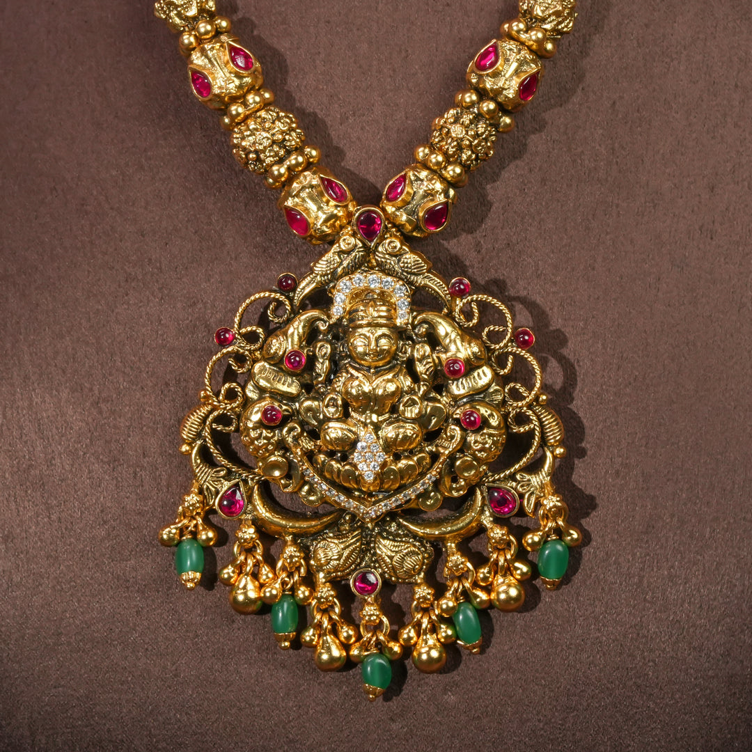 Close-up view of traditional 92.5 silver temple necklace with intricate heritage craftsmanship by Sri Fine Jewellery Hyderabad (https://srifinejewellery.com)