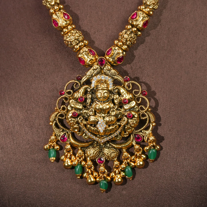Close-up view of traditional 92.5 silver temple necklace with intricate heritage craftsmanship by Sri Fine Jewellery Hyderabad (https://srifinejewellery.com)