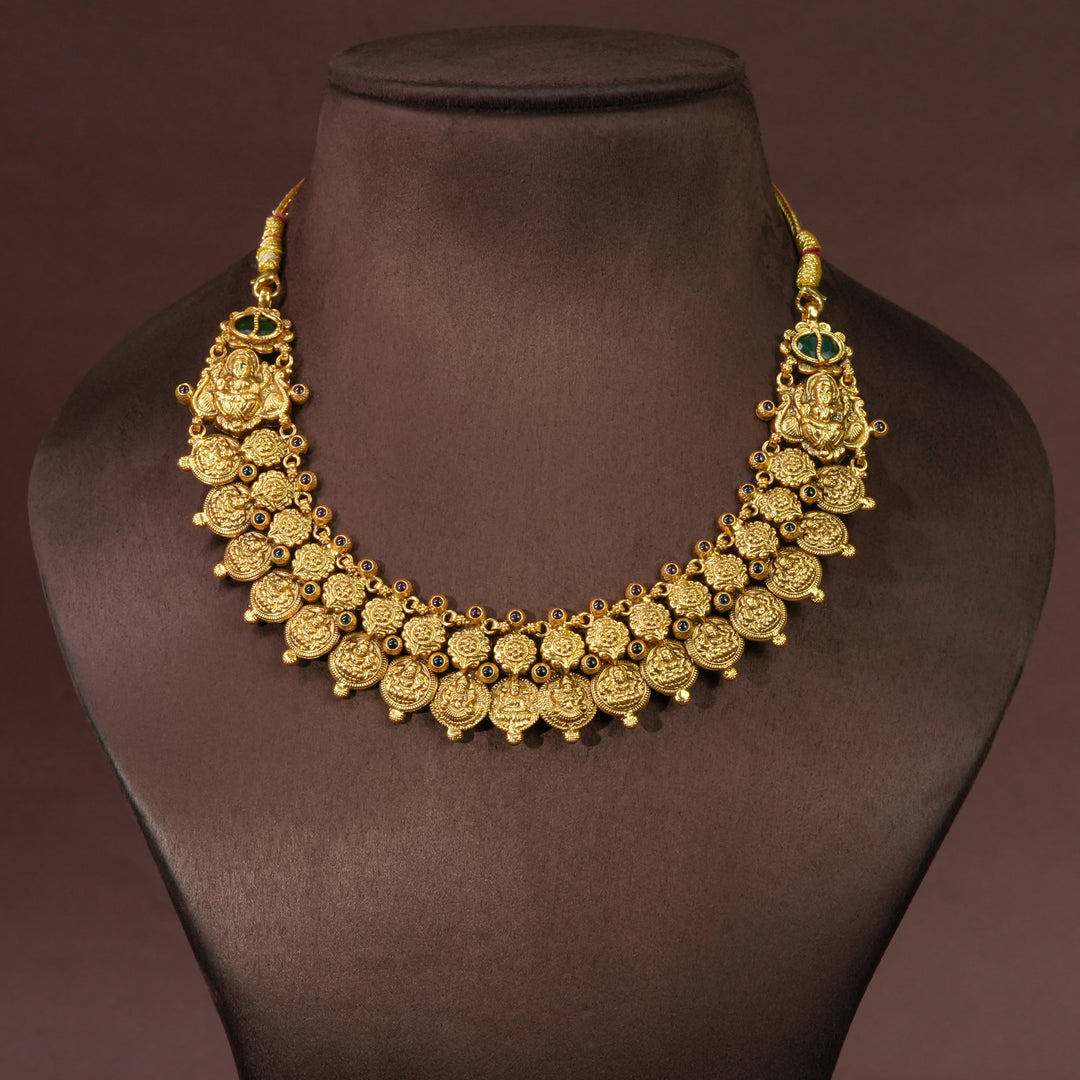 Traditional 92.5 silver temple kaasumala necklace with emerald stone detailing, intricate heritage motifs, and premium craftsmanship by Sri Fine Jewellery Hyderabad.
(https://srifinejewellery.com)
