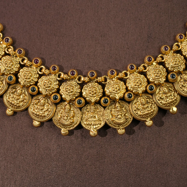 Close-up view of traditional 92.5 silver temple kaasumala necklace with emerald stone detailing, intricate heritage motifs, and premium craftsmanship by Sri Fine Jewellery Hyderabad.
(https://srifinejewellery.com)