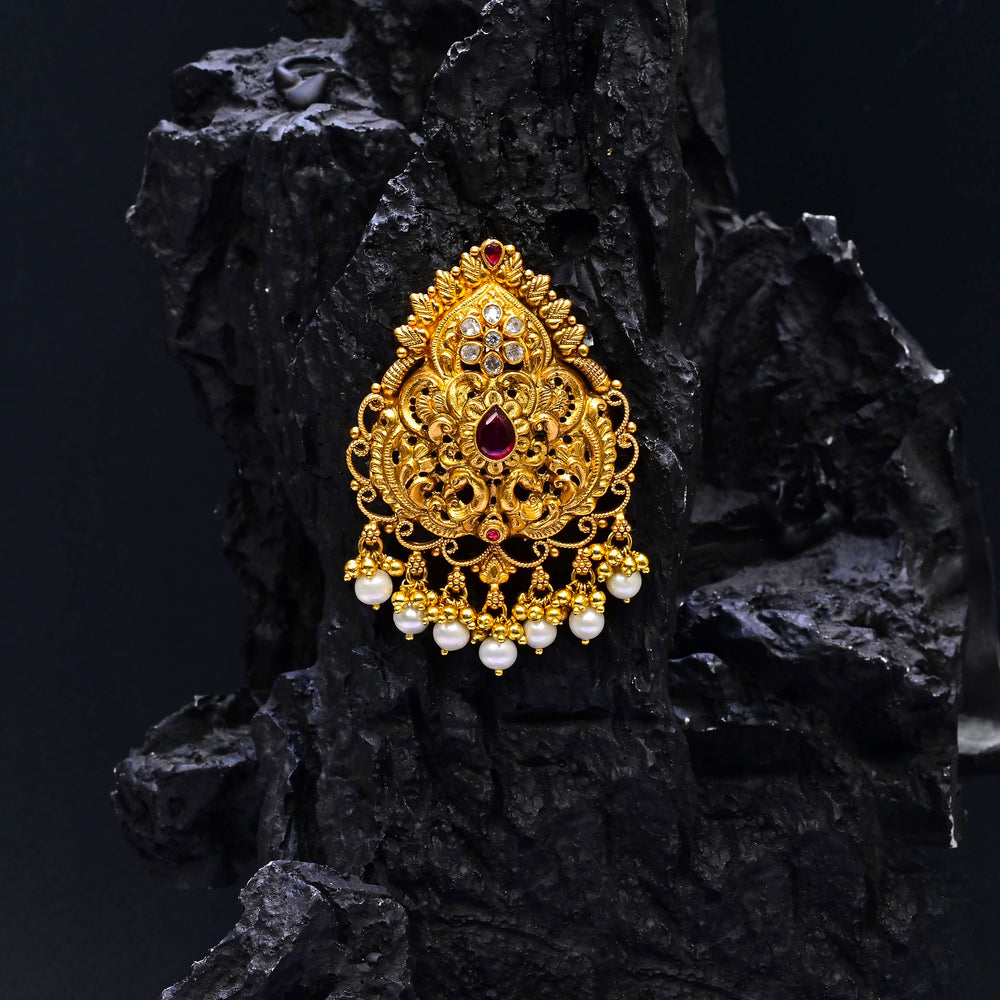 Premium 92.5 silver temple pendant featuring traditional kemp stones, antique finish and intricate handcrafted South Indian design by Sri Fine Jewellery, Hyderabad.
(https://www.srifinejewellery.com)