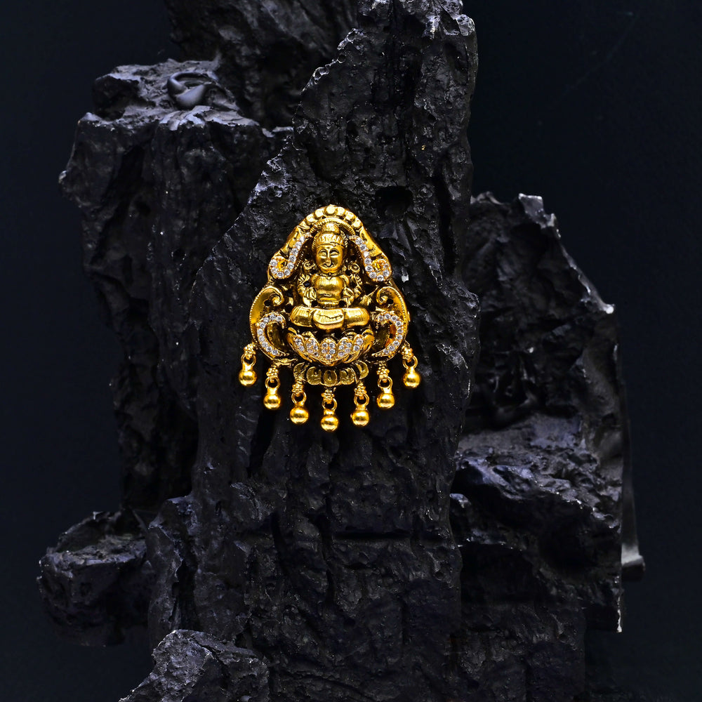 Premium 92.5 silver temple pendant featuring traditional Lakshmi motif, kemp stones, antique finish and intricate handcrafted South Indian design by Sri Fine Jewellery, Hyderabad.
(https://www.srifinejewellery.com)