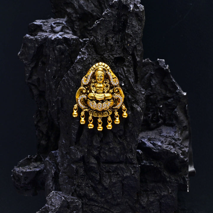 Premium 92.5 silver temple pendant featuring traditional Lakshmi motif, kemp stones, antique finish and intricate handcrafted South Indian design by Sri Fine Jewellery, Hyderabad.
(https://www.srifinejewellery.com)