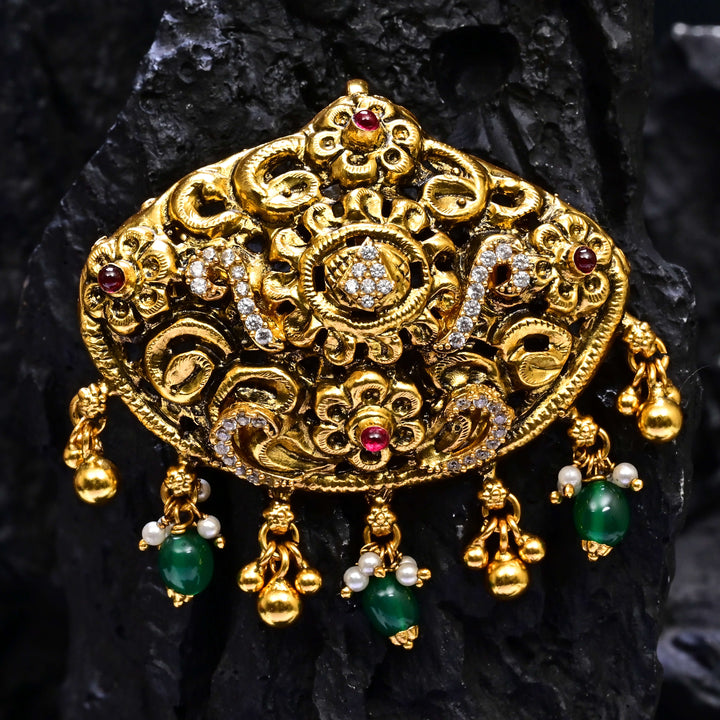 Premium 92.5 silver temple pendant featuring traditional kemp stones, antique finish and intricate handcrafted South Indian design by Sri Fine Jewellery, Hyderabad.
(https://www.srifinejewellery.com)