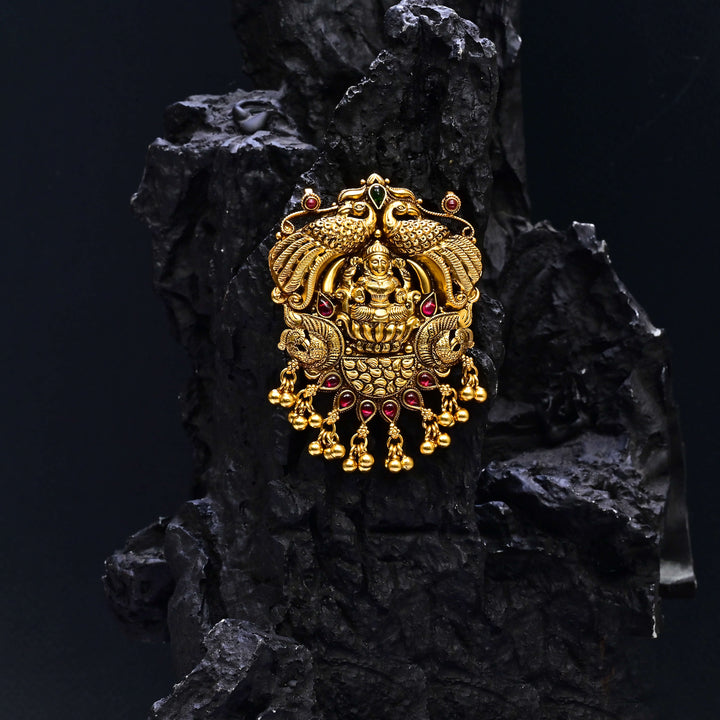 Premium 92.5 silver temple pendant featuring traditional Lakshmi motif, kemp stones, antique finish and intricate handcrafted South Indian design by Sri Fine Jewellery, Hyderabad.
(https://www.srifinejewellery.com)