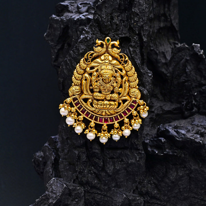 Premium 92.5 silver temple pendant featuring traditional Lakshmi motif, kemp stones, antique finish and intricate handcrafted South Indian design by Sri Fine Jewellery, Hyderabad.
(https://www.srifinejewellery.com)