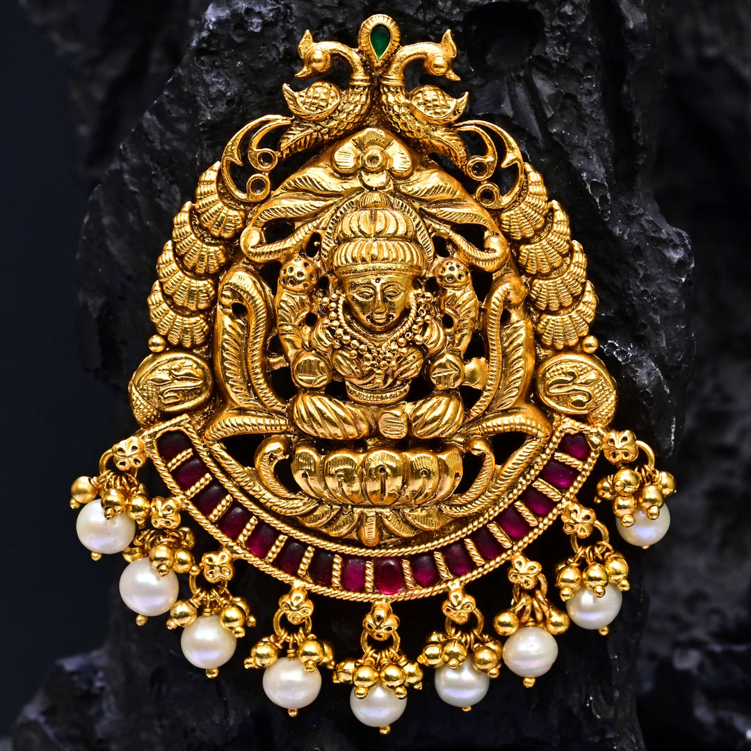 Premium 92.5 silver temple pendant featuring traditional Lakshmi motif, kemp stones, antique finish and intricate handcrafted South Indian design by Sri Fine Jewellery, Hyderabad.
(https://www.srifinejewellery.com)