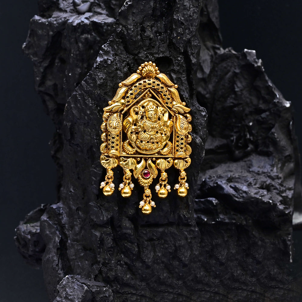 Premium 92.5 silver temple pendant featuring traditional Lakshmi motif, kemp stones, antique finish and intricate handcrafted South Indian design by Sri Fine Jewellery, Hyderabad.
(https://www.srifinejewellery.com)