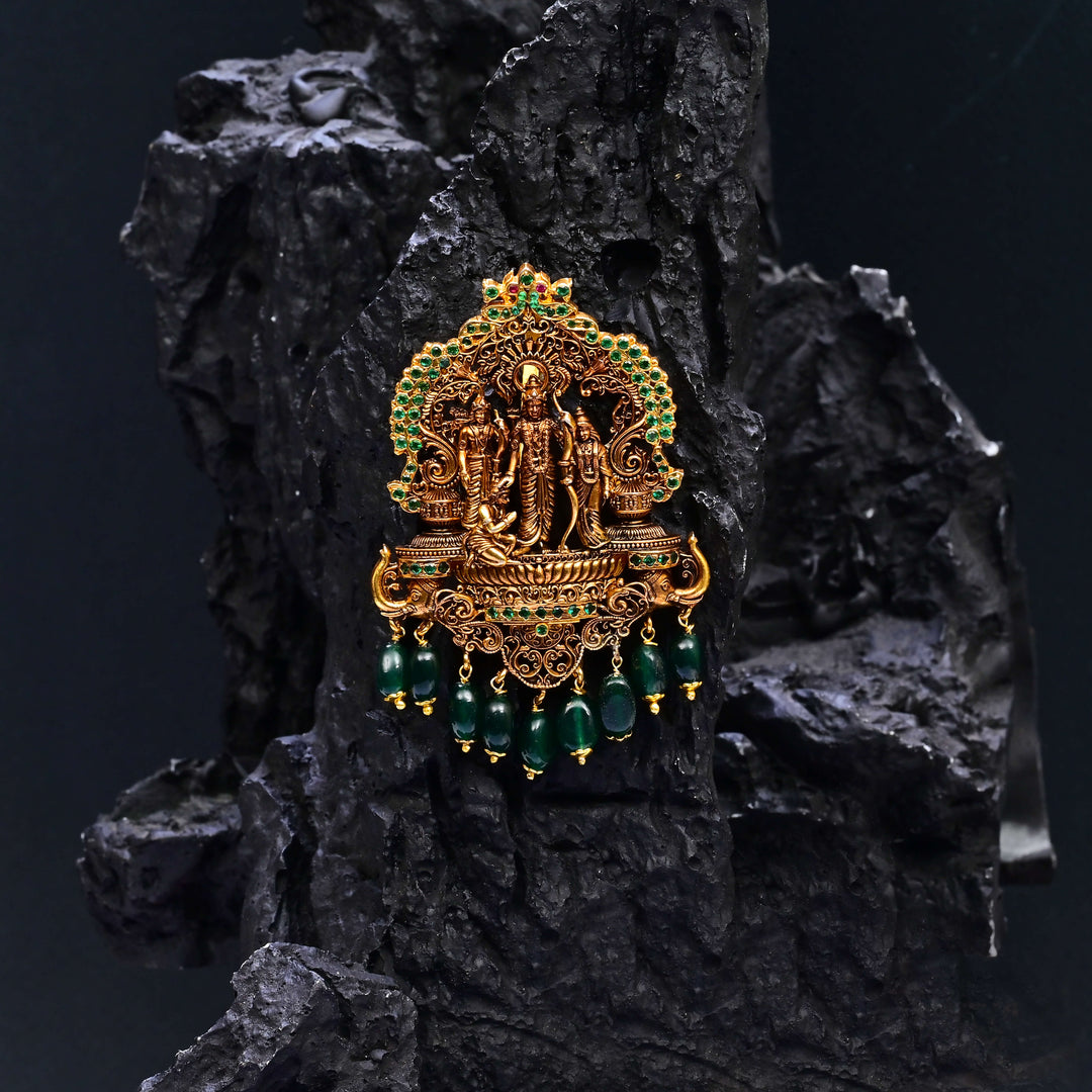Premium 92.5 silver temple pendant featuring traditional Ram parivar, kemp stones, antique finish and intricate handcrafted South Indian design by Sri Fine Jewellery, Hyderabad.
(https://www.srifinejewellery.com)