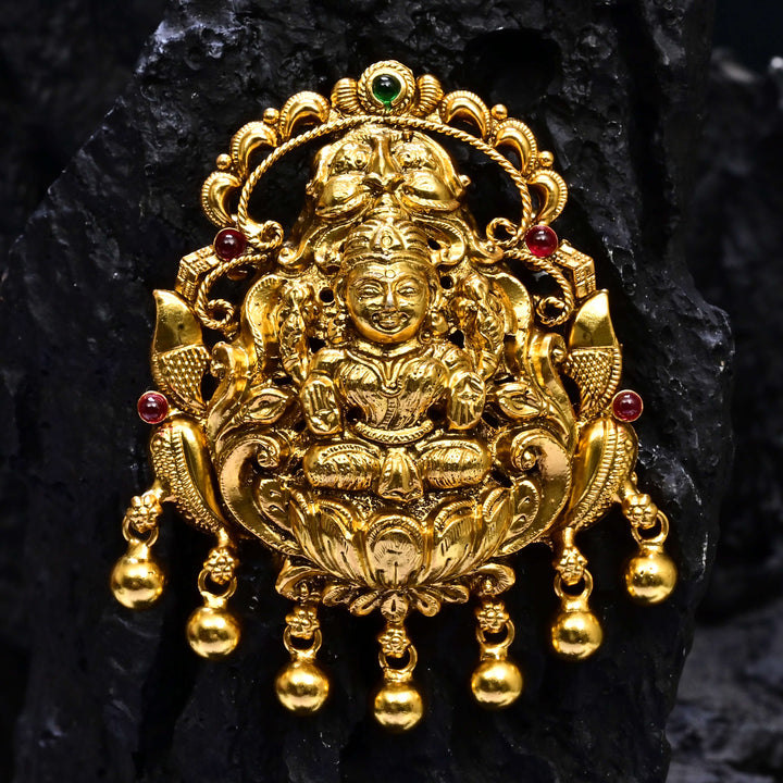Premium 92.5 silver temple pendant featuring traditional Lakshmi motif, kemp stones, antique finish and intricate handcrafted South Indian design by Sri Fine Jewellery, Hyderabad.
(https://www.srifinejewellery.com)