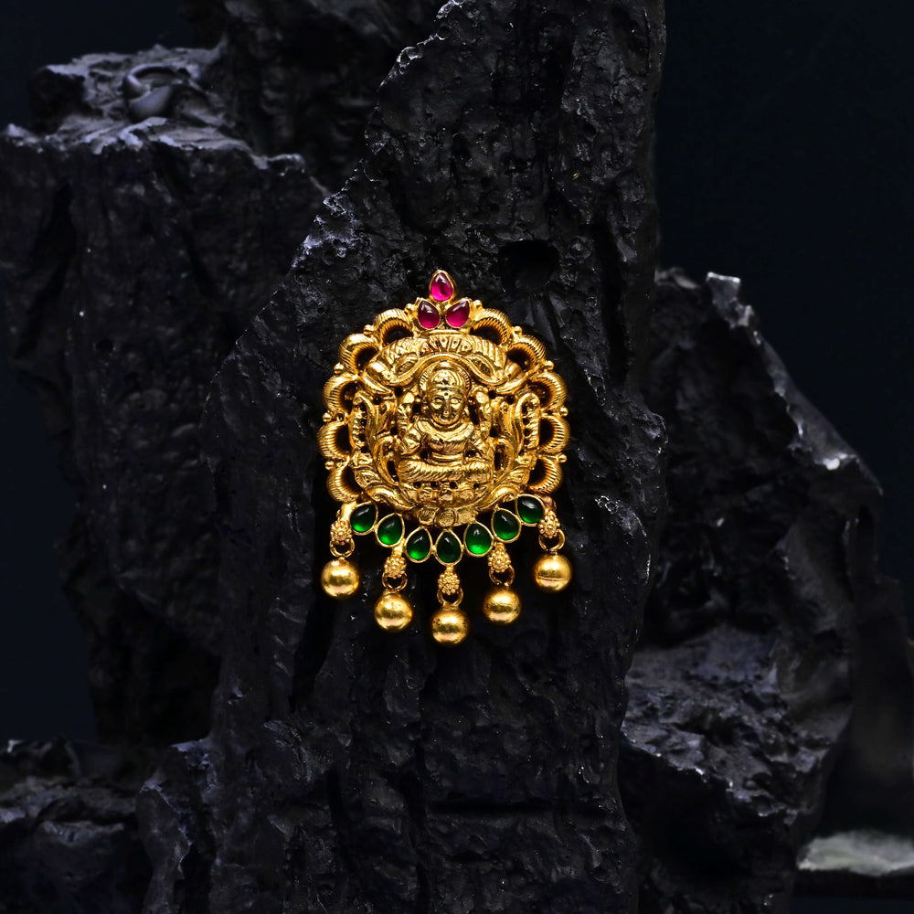 Premium 92.5 silver temple pendant featuring traditional kemp stones, antique finish, Lakshmi motif and intricate handcrafted South Indian design by Sri Fine Jewellery, Hyderabad.
(https://www.srifinejewellery.com)