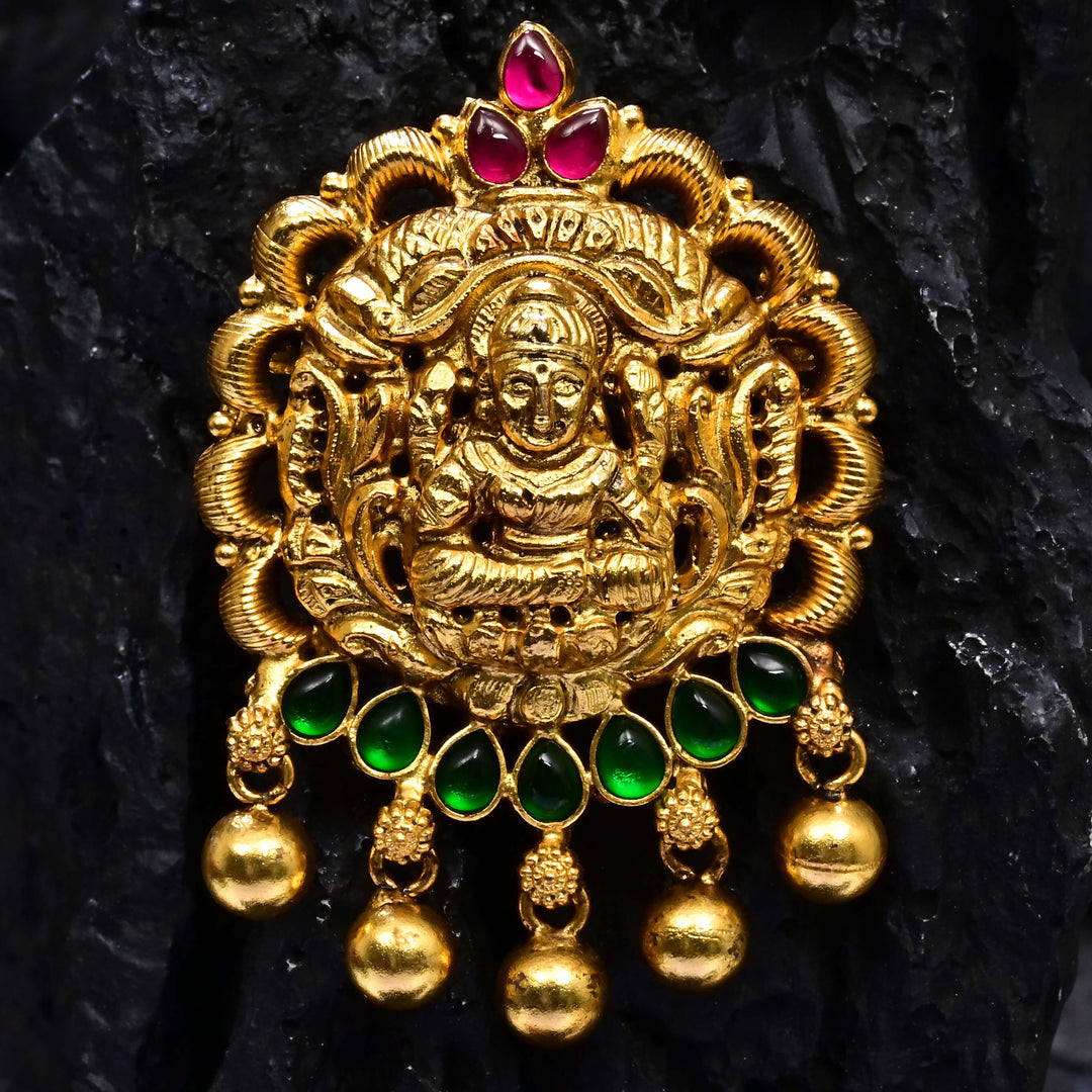 Premium 92.5 silver temple pendant featuring traditional kemp stones, antique finish, Lakshmi motif and intricate handcrafted South Indian design by Sri Fine Jewellery, Hyderabad.
(https://www.srifinejewellery.com)