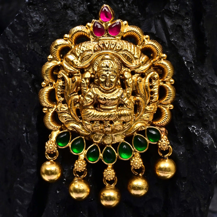 Premium 92.5 silver temple pendant featuring traditional kemp stones, antique finish, Lakshmi motif and intricate handcrafted South Indian design by Sri Fine Jewellery, Hyderabad.
(https://www.srifinejewellery.com)