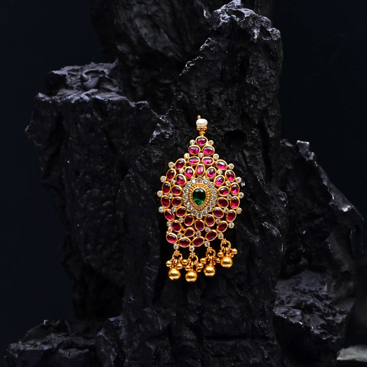 Premium 92.5 silver temple pendant featuring traditional kemp stones, antique finish, and intricate handcrafted South Indian design by Sri Fine Jewellery, Hyderabad.
(https://www.srifinejewellery.com)