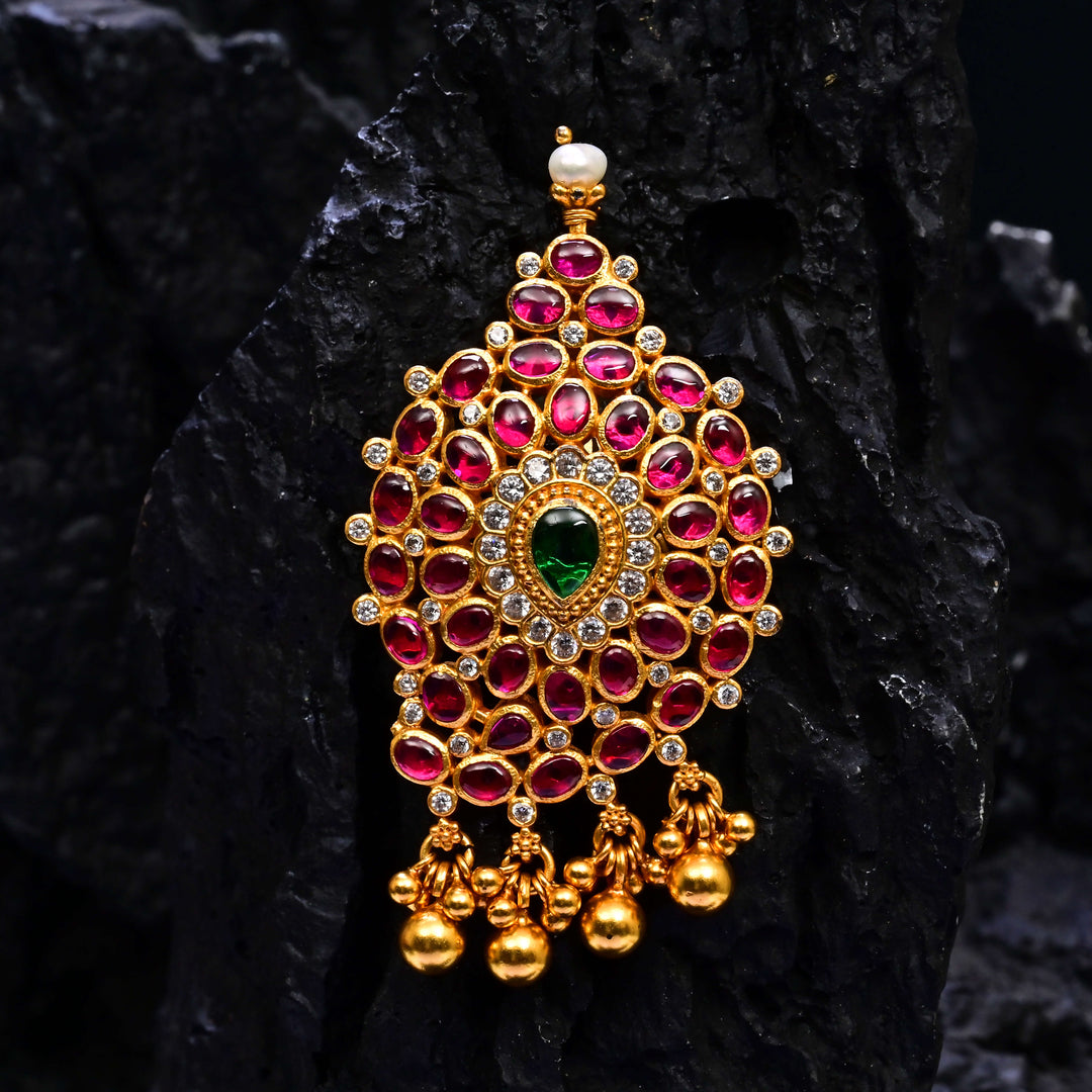 Premium 92.5 silver temple pendant featuring traditional kemp stones, antique finish, and intricate handcrafted South Indian design by Sri Fine Jewellery, Hyderabad.
(https://www.srifinejewellery.com)
