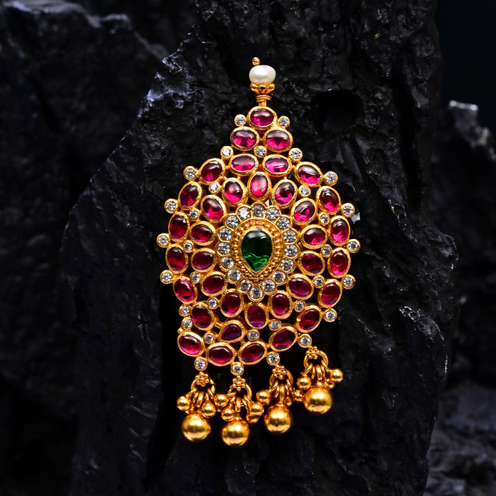 Premium 92.5 silver temple pendant featuring traditional kemp stones, antique finish, and intricate handcrafted South Indian design by Sri Fine Jewellery, Hyderabad.
(https://www.srifinejewellery.com)