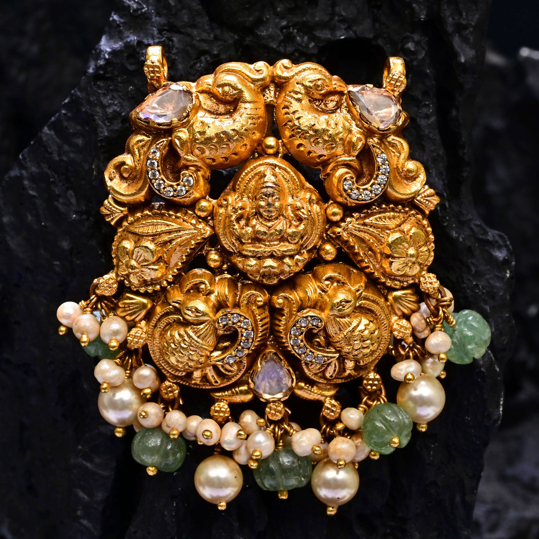Premium 92.5 silver temple pendant featuring traditional emerald kemp stones, Lakshmi motif, antique finish, and intricate handcrafted South Indian design by Sri Fine Jewellery, Hyderabad.
(https://www.srifinejewellery.com)