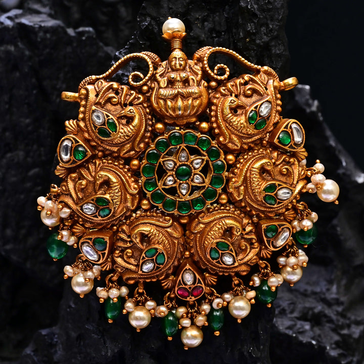 Premium 92.5 silver temple pendant featuring traditional emerald kemp stones, Lakshmi motif, antique finish, and intricate handcrafted South Indian design by Sri Fine Jewellery, Hyderabad.
(https://www.srifinejewellery.com)