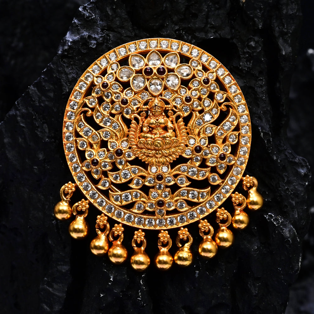 Premium 92.5 silver temple pendant featuring traditional peacock motif, ruby kemp stones, antique finish, and intricate handcrafted South Indian design by Sri Fine Jewellery, Hyderabad.
(https://www.srifinejewellery.com)
