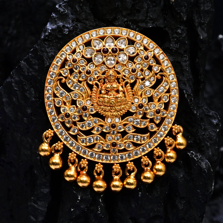 Premium 92.5 silver temple pendant featuring traditional peacock motif, ruby kemp stones, antique finish, and intricate handcrafted South Indian design by Sri Fine Jewellery, Hyderabad.
(https://www.srifinejewellery.com)